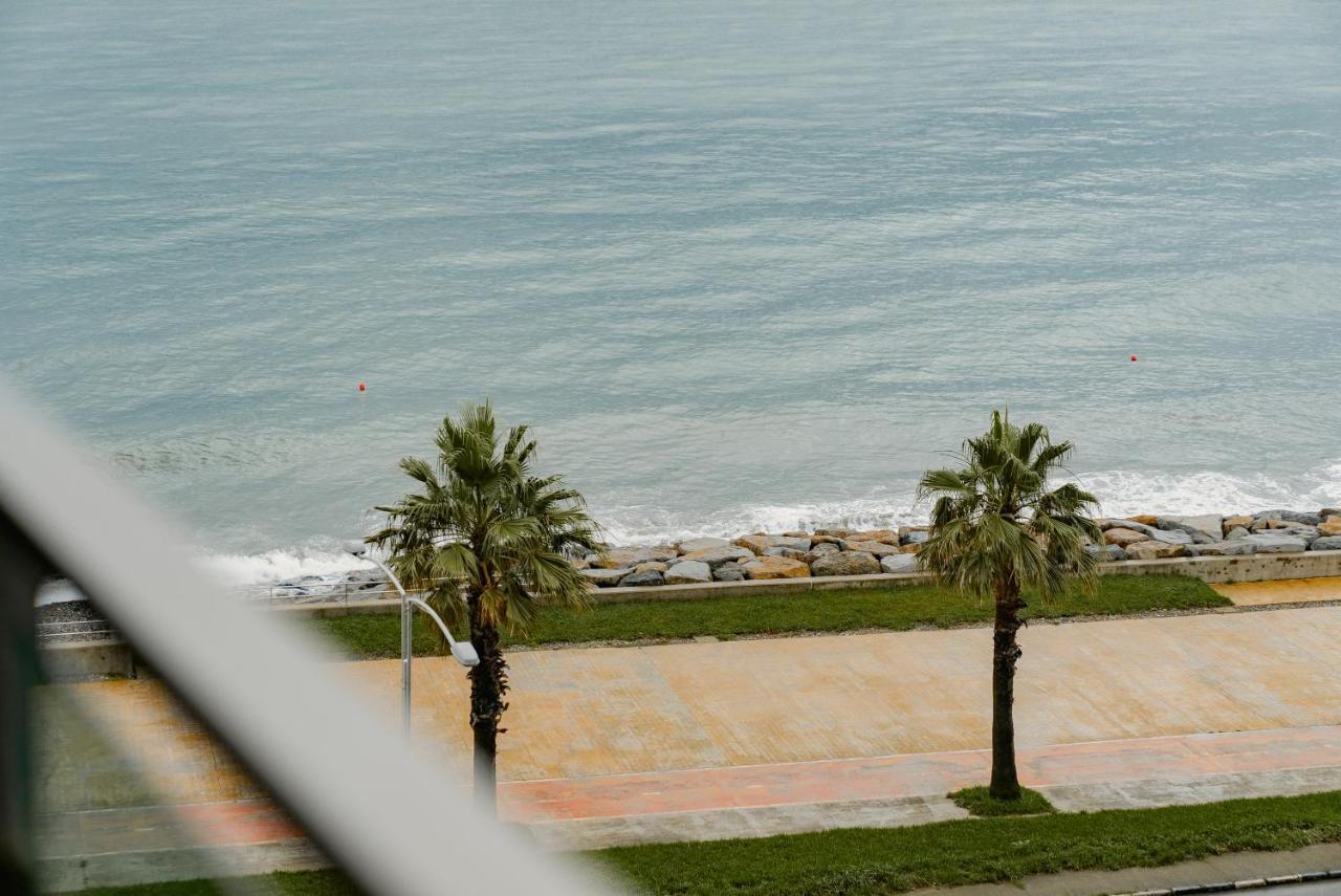 G-Point New Beach Batumi Bagian luar foto