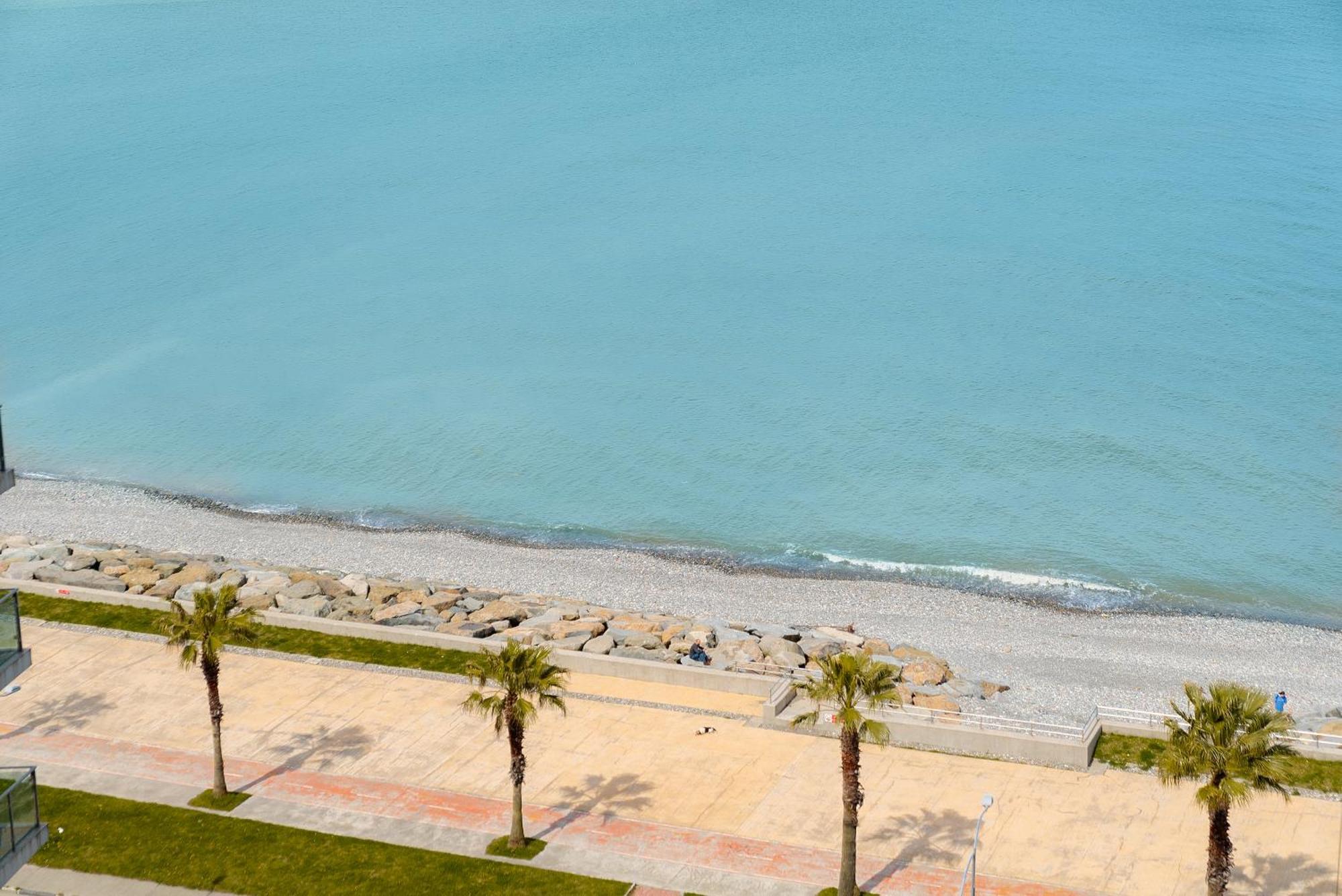 G-Point New Beach Batumi Bagian luar foto